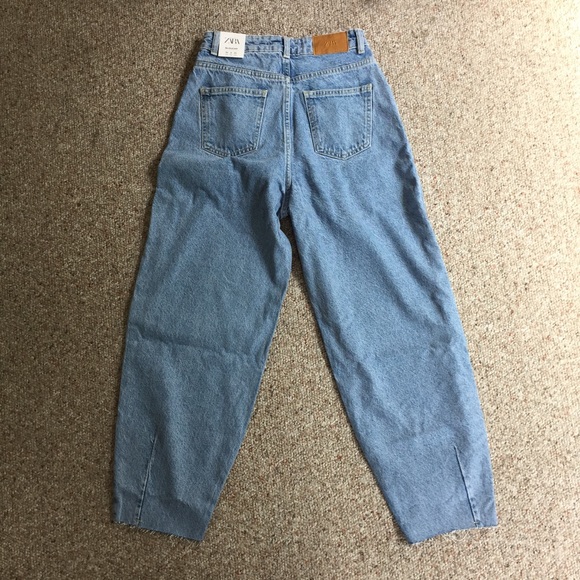 Zara Slouchy Jeans - Light Wash - Picture 9 of 10